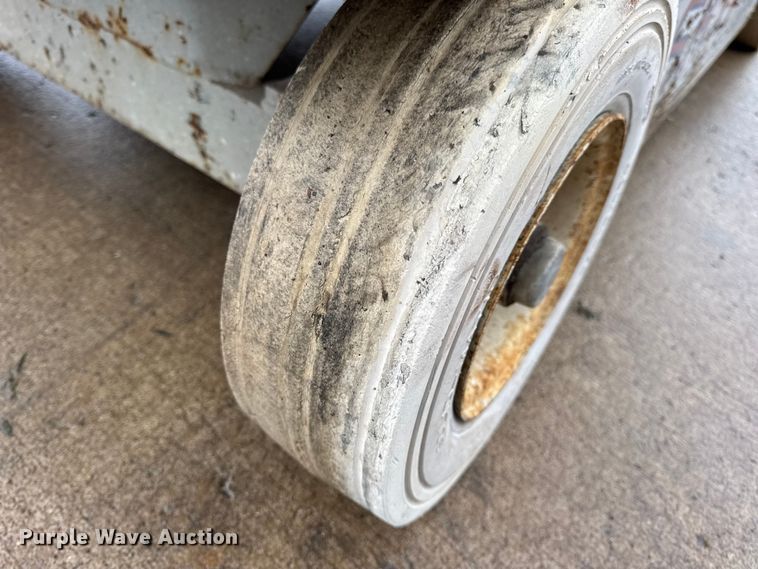 image for item EN0628 1992 SkyJack SJ-4620 scissor lift