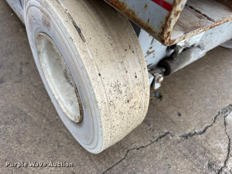 image for item EN0628 1992 SkyJack SJ-4620 scissor lift