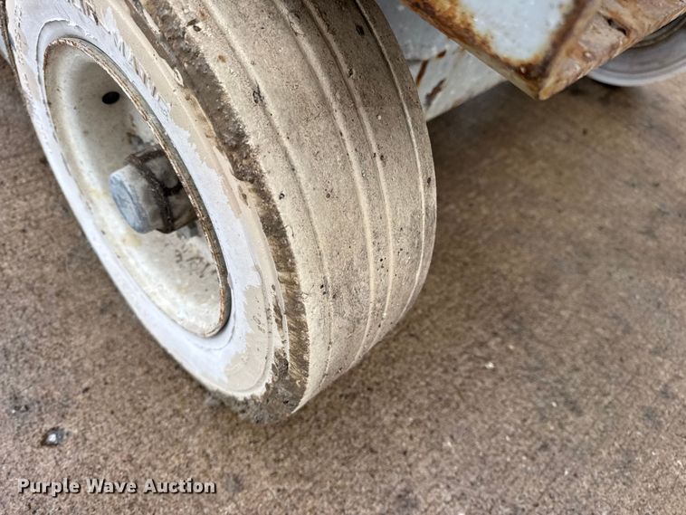 image for item EN0628 1992 SkyJack SJ-4620 scissor lift