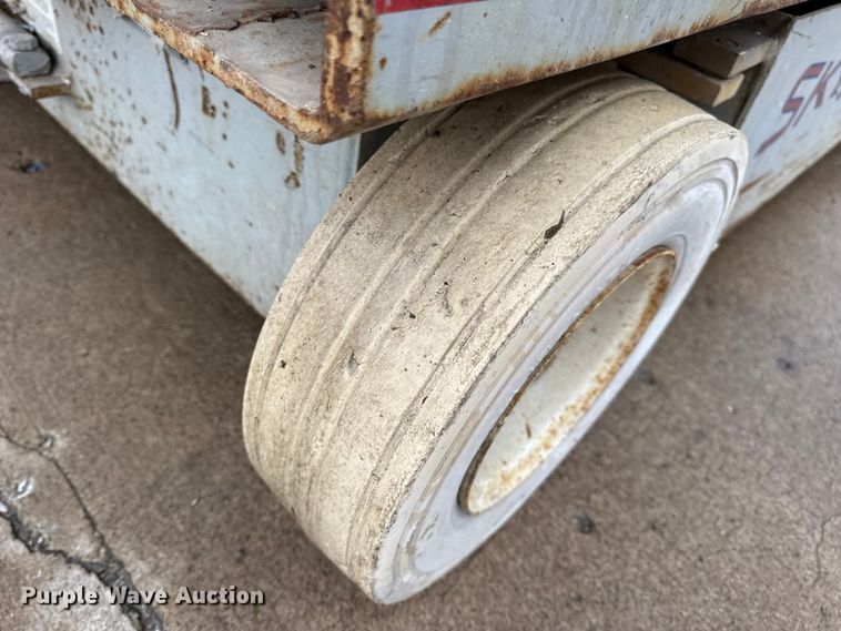 image for item EN0628 1992 SkyJack SJ-4620 scissor lift