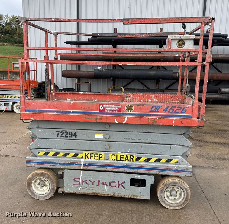 image for item EN0629 1995 SkyJack SJ-4626 scissor lift