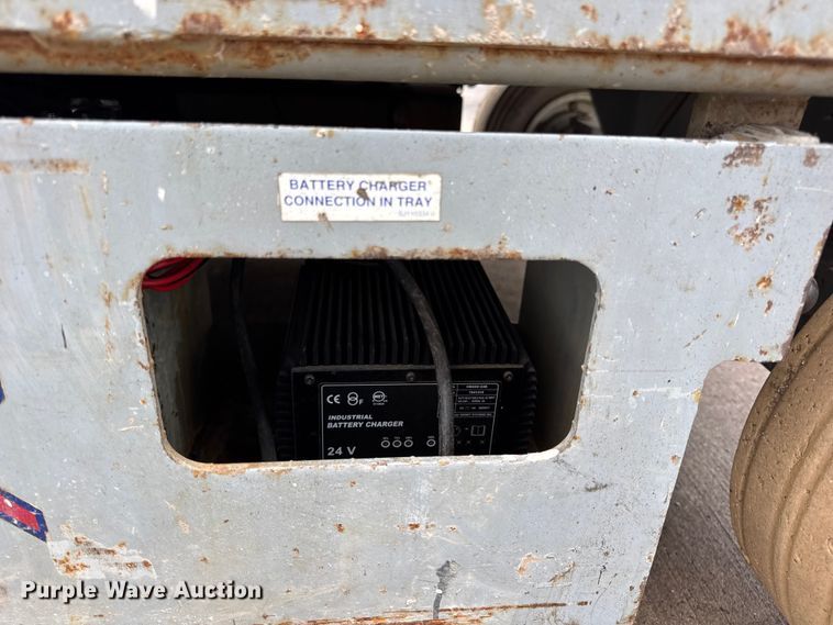 image for item EN0629 1995 SkyJack SJ-4626 scissor lift