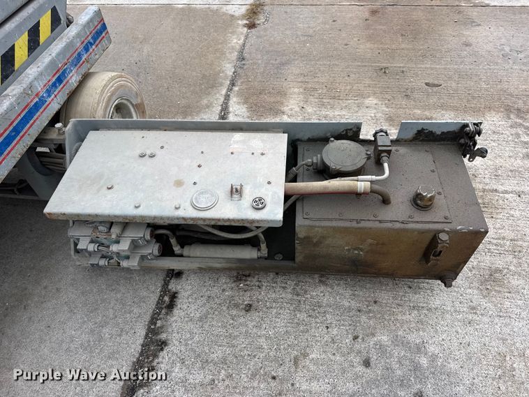 image for item EN0629 1995 SkyJack SJ-4626 scissor lift