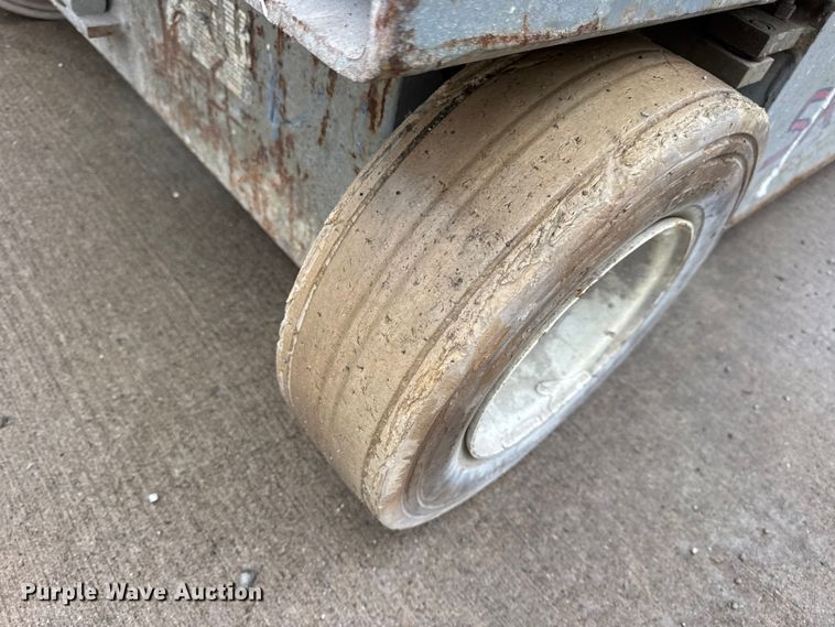 image for item EN0629 1995 SkyJack SJ-4626 scissor lift