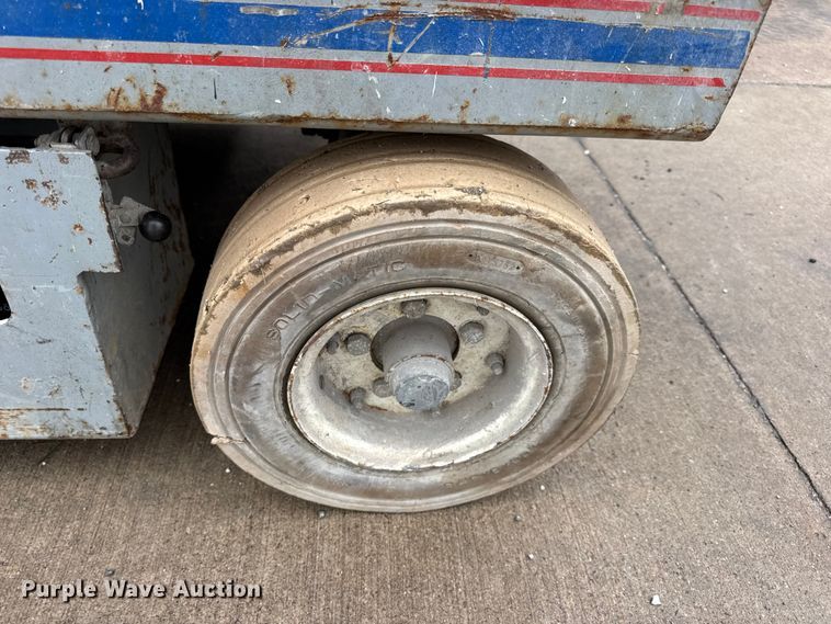 image for item EN0629 1995 SkyJack SJ-4626 scissor lift