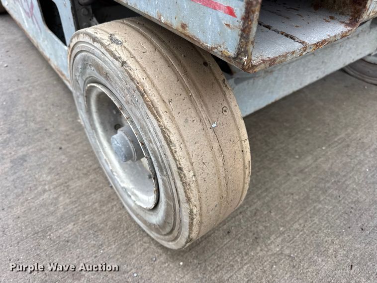 image for item EN0629 1995 SkyJack SJ-4626 scissor lift