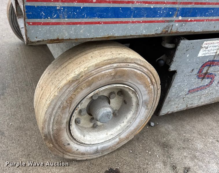 image for item EN0629 1995 SkyJack SJ-4626 scissor lift