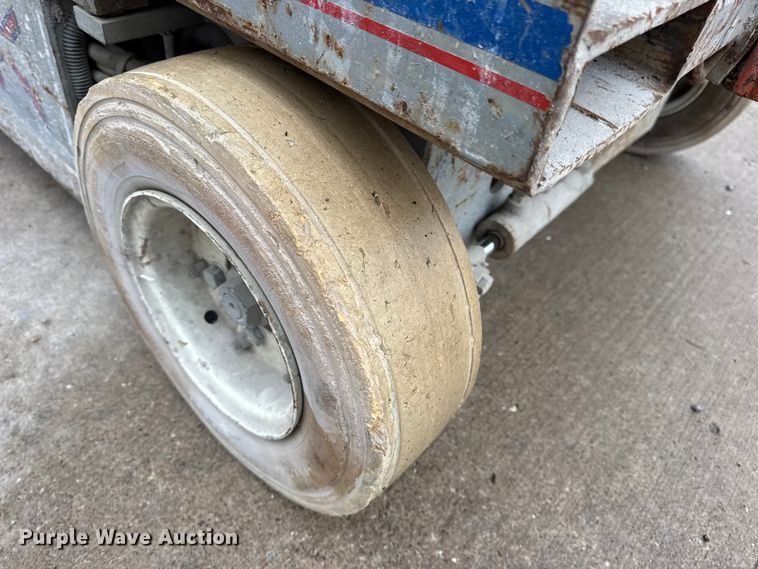 image for item EN0629 1995 SkyJack SJ-4626 scissor lift