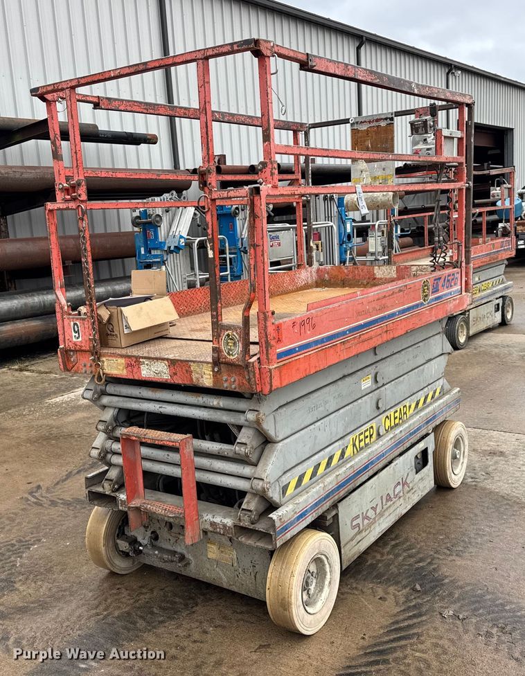 image for item EN0630 1995 SkyJack SJ-4626 scissor lift