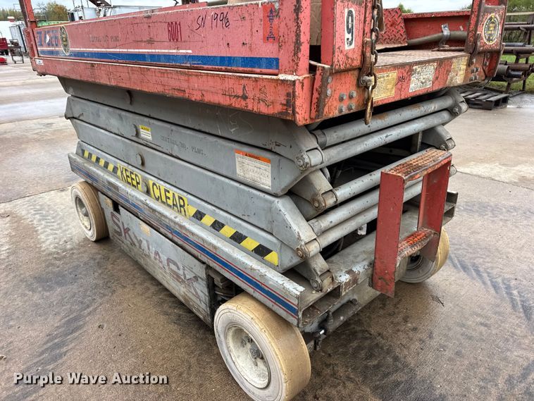 image for item EN0630 1995 SkyJack SJ-4626 scissor lift