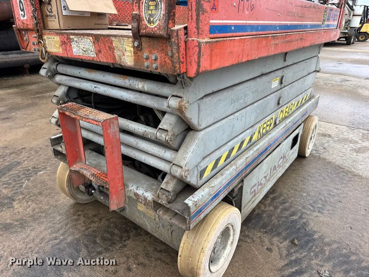 image for item EN0630 1995 SkyJack SJ-4626 scissor lift