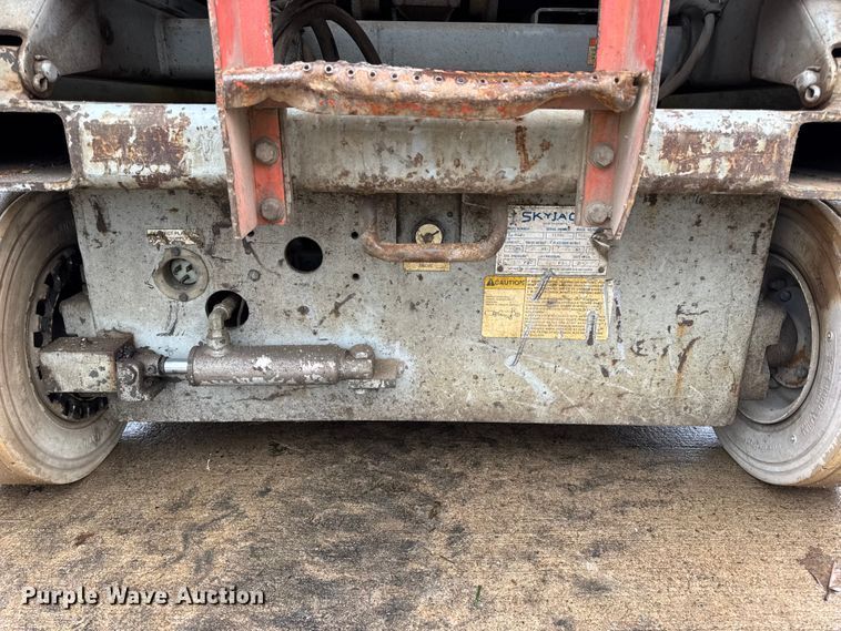 image for item EN0630 1995 SkyJack SJ-4626 scissor lift