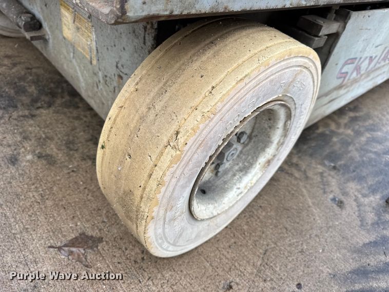 image for item EN0630 1995 SkyJack SJ-4626 scissor lift