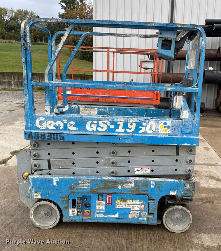 image for item EN0631 2004 Genie GS-1930 scissor lift