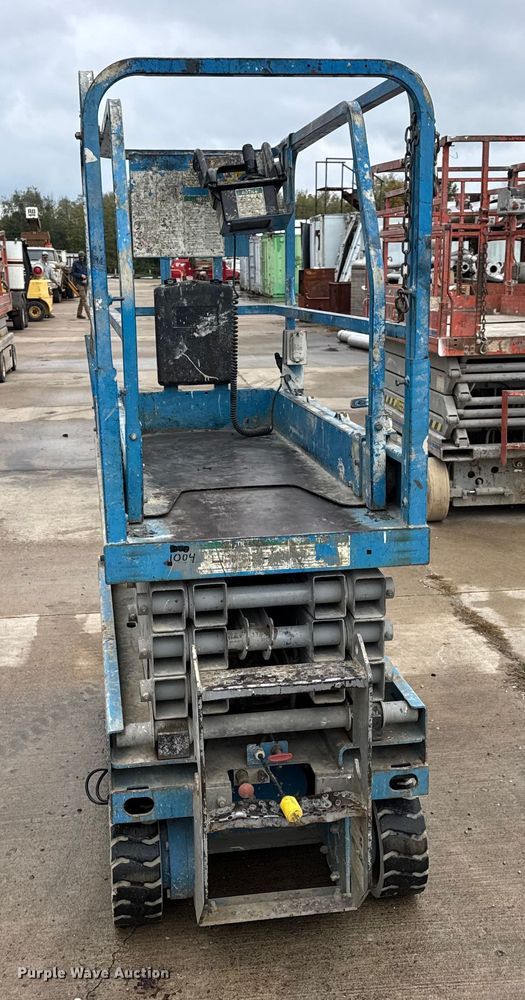 image for item EN0631 2004 Genie GS-1930 scissor lift