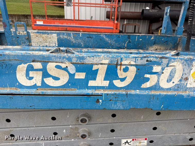 image for item EN0631 2004 Genie GS-1930 scissor lift