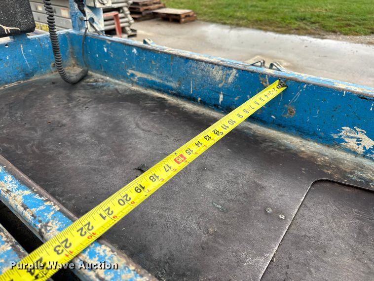 image for item EN0631 2004 Genie GS-1930 scissor lift