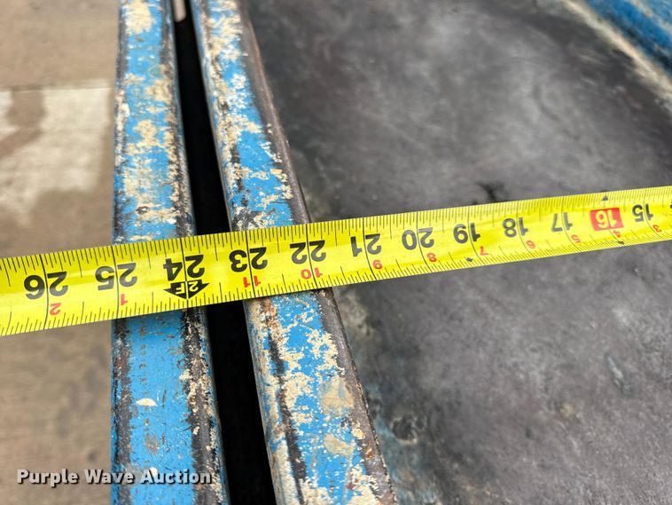 image for item EN0631 2004 Genie GS-1930 scissor lift