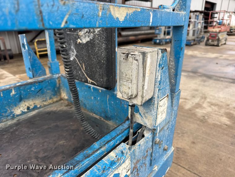 image for item EN0631 2004 Genie GS-1930 scissor lift
