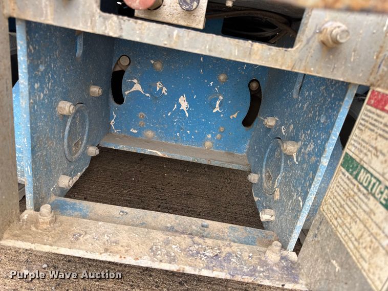 image for item EN0631 2004 Genie GS-1930 scissor lift