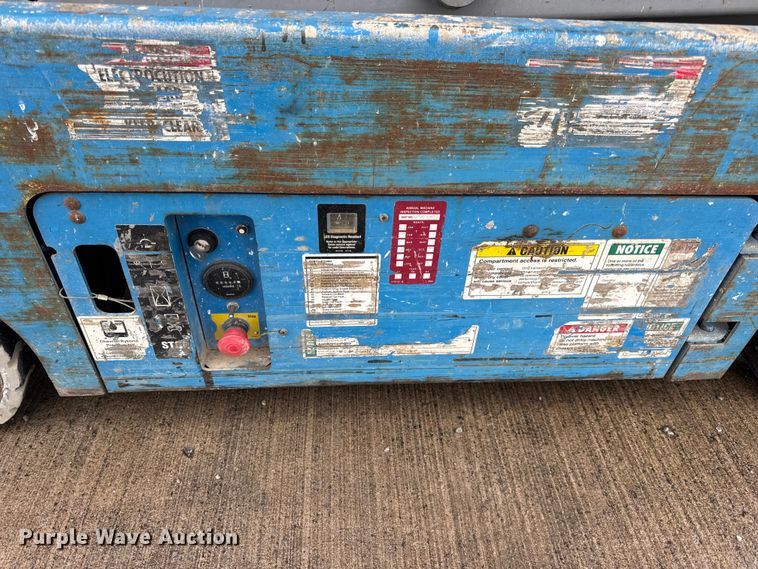 image for item EN0631 2004 Genie GS-1930 scissor lift