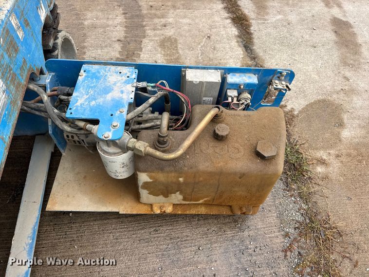 image for item EN0631 2004 Genie GS-1930 scissor lift