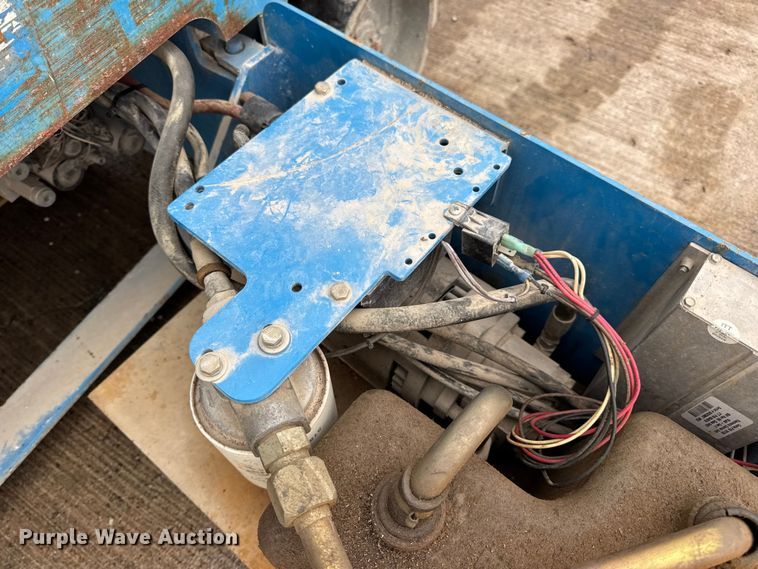 image for item EN0631 2004 Genie GS-1930 scissor lift