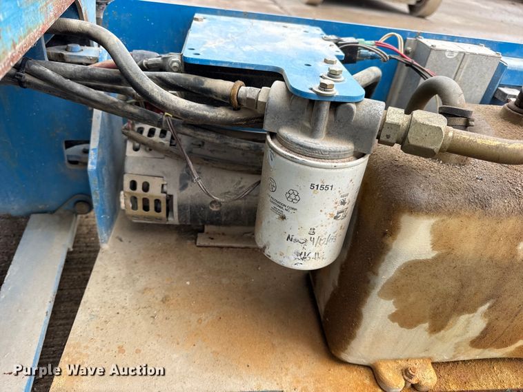 image for item EN0631 2004 Genie GS-1930 scissor lift