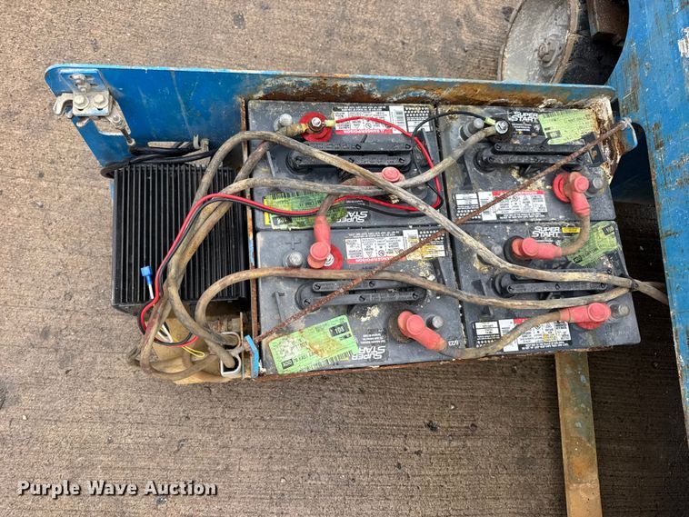 image for item EN0631 2004 Genie GS-1930 scissor lift