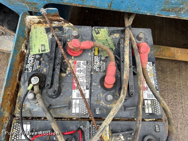 image for item EN0631 2004 Genie GS-1930 scissor lift