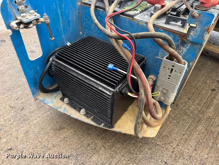 image for item EN0631 2004 Genie GS-1930 scissor lift