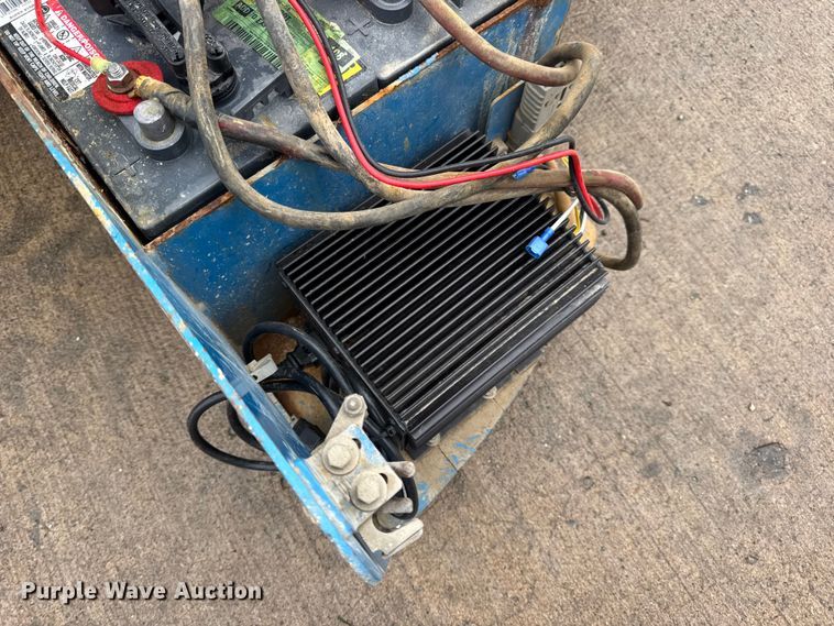 image for item EN0631 2004 Genie GS-1930 scissor lift