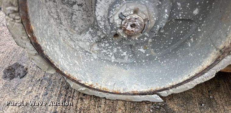 image for item EN0631 2004 Genie GS-1930 scissor lift