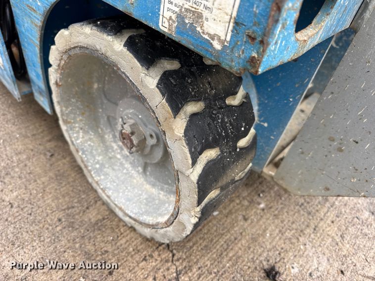 image for item EN0631 2004 Genie GS-1930 scissor lift