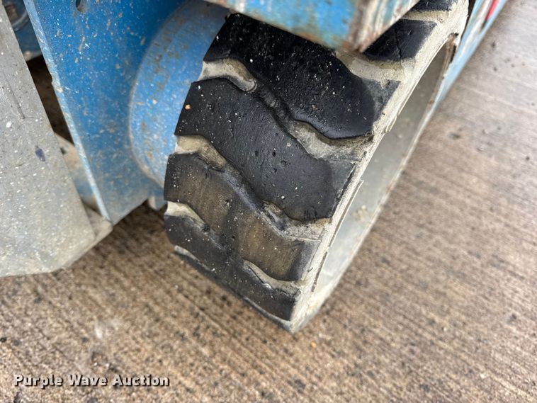 image for item EN0631 2004 Genie GS-1930 scissor lift