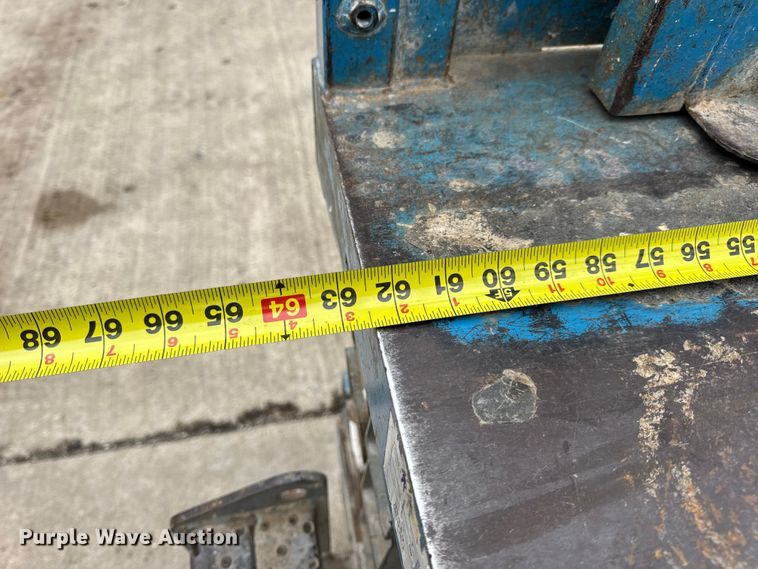 image for item EN0633 2003 Genie GS-1930 scissor lift