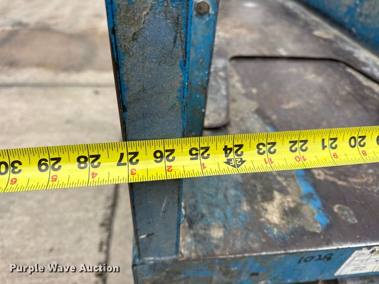 image for item EN0633 2003 Genie GS-1930 scissor lift