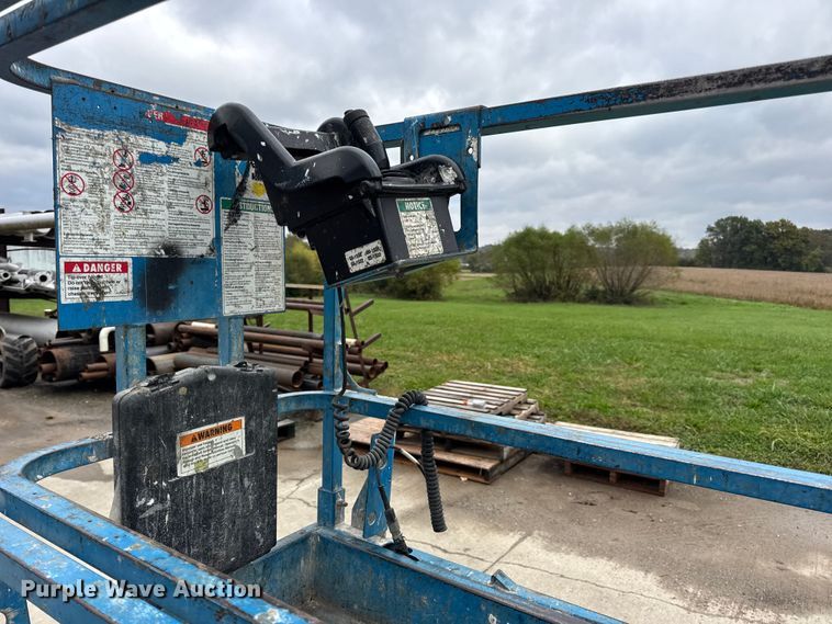 image for item EN0633 2003 Genie GS-1930 scissor lift