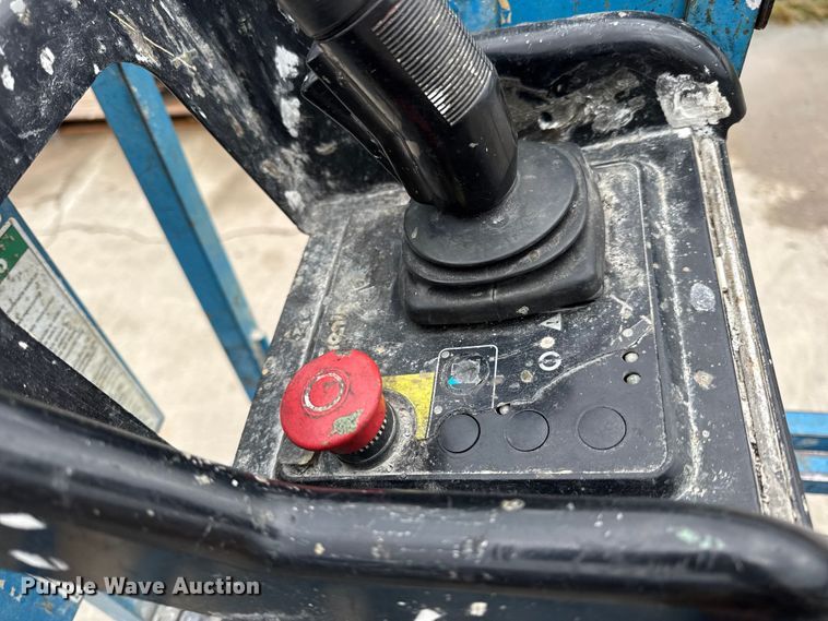 image for item EN0633 2003 Genie GS-1930 scissor lift