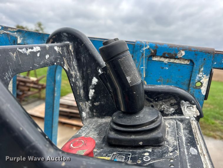 image for item EN0633 2003 Genie GS-1930 scissor lift