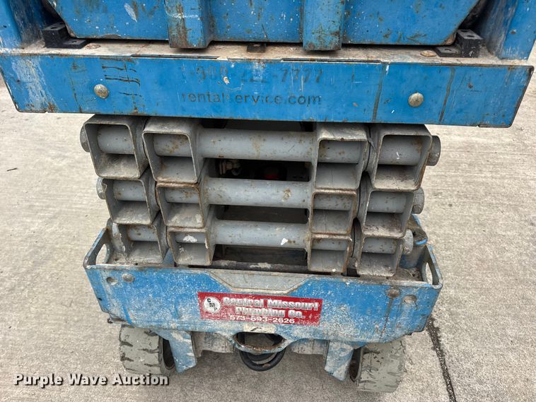 image for item EN0633 2003 Genie GS-1930 scissor lift