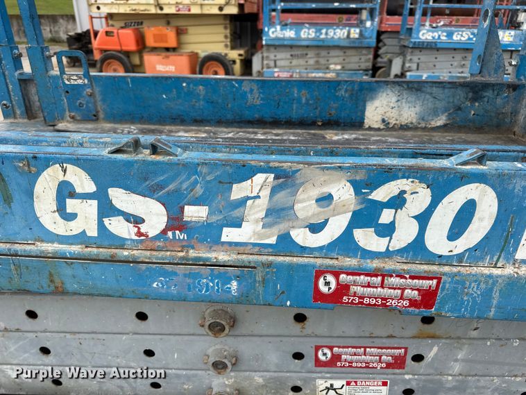 image for item EN0633 2003 Genie GS-1930 scissor lift