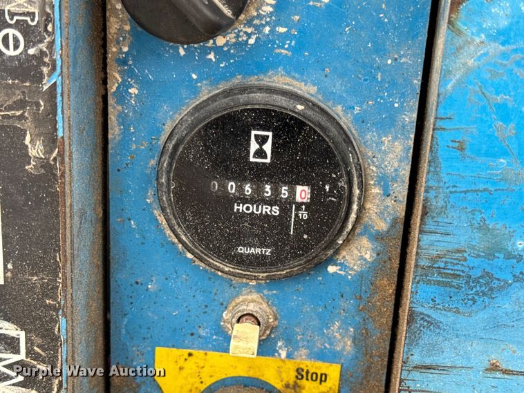 image for item EN0633 2003 Genie GS-1930 scissor lift