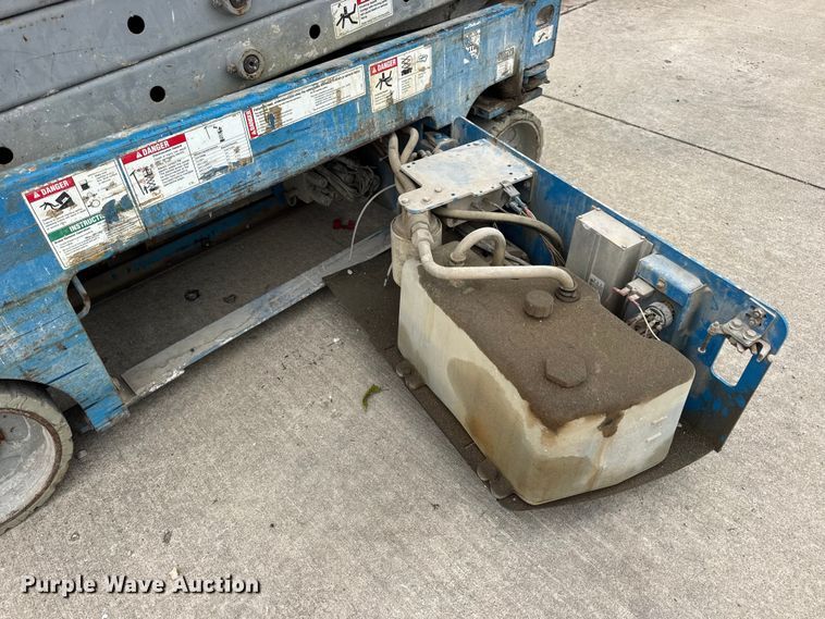 image for item EN0633 2003 Genie GS-1930 scissor lift