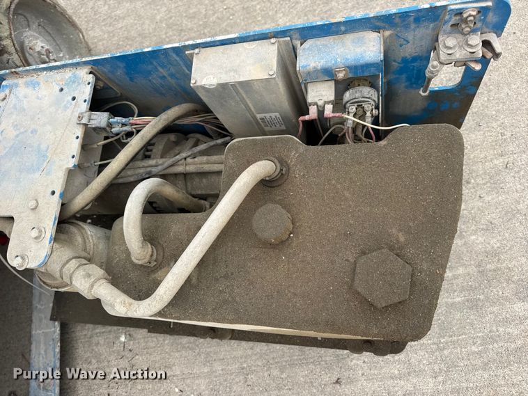 image for item EN0633 2003 Genie GS-1930 scissor lift