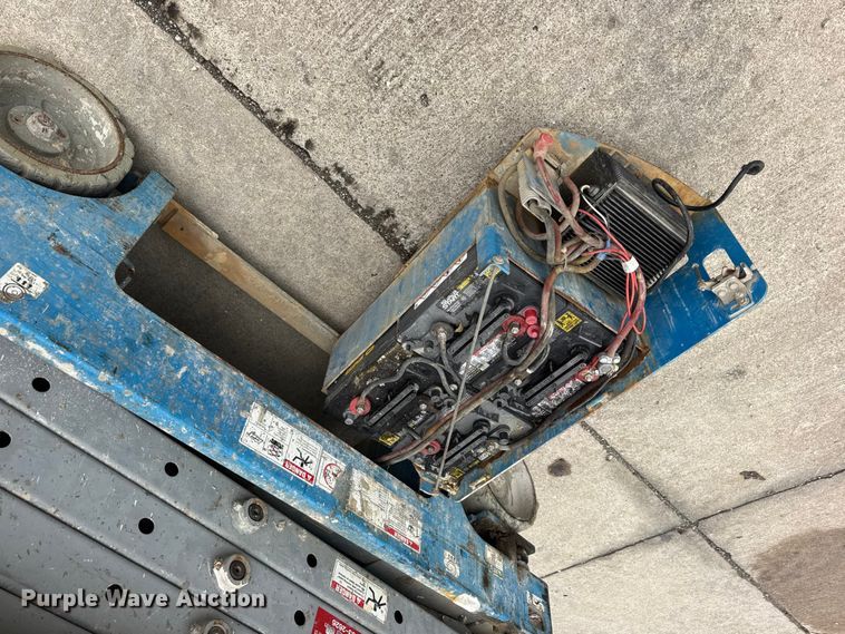 image for item EN0633 2003 Genie GS-1930 scissor lift