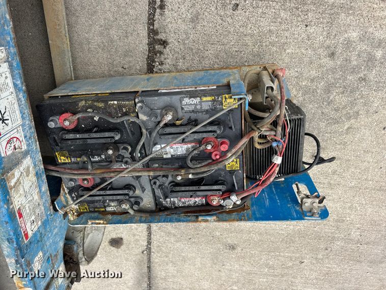 image for item EN0633 2003 Genie GS-1930 scissor lift