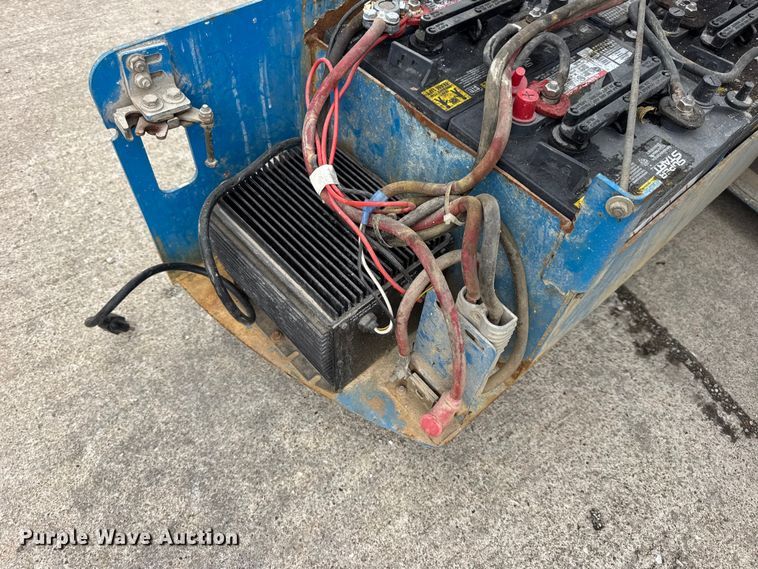 image for item EN0633 2003 Genie GS-1930 scissor lift