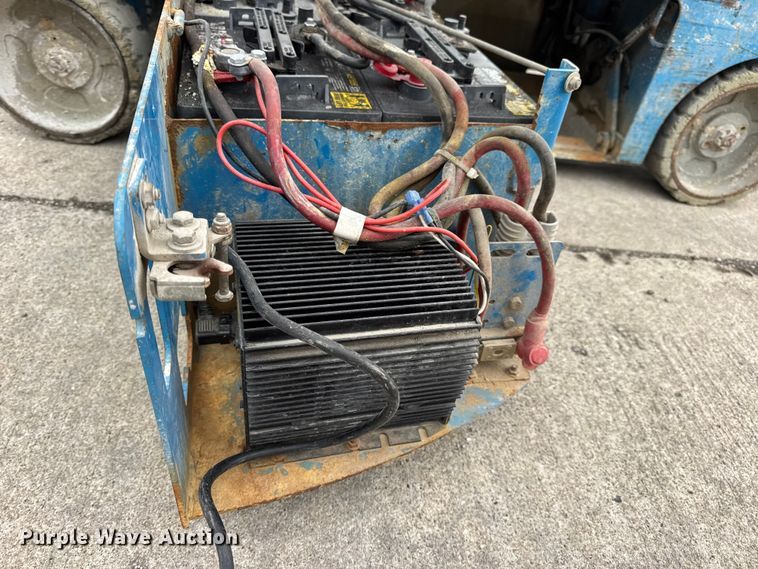 image for item EN0633 2003 Genie GS-1930 scissor lift