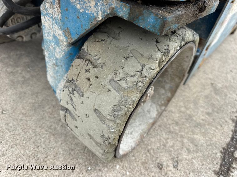 image for item EN0633 2003 Genie GS-1930 scissor lift